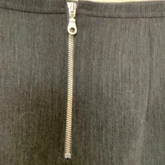 Femme  charcoal grey pencil skirt w 2 front pockets and back zipper & slit - Picture 4 of 8